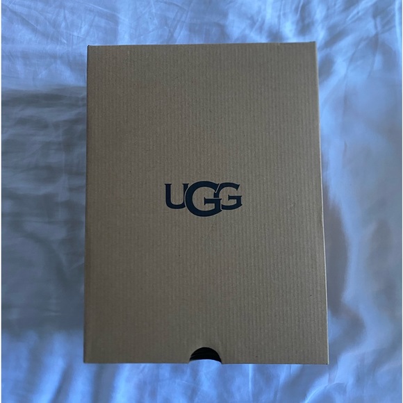 CLASSIC ULTRA MINI BOOTS IN BLACK - Picture 3 of 9